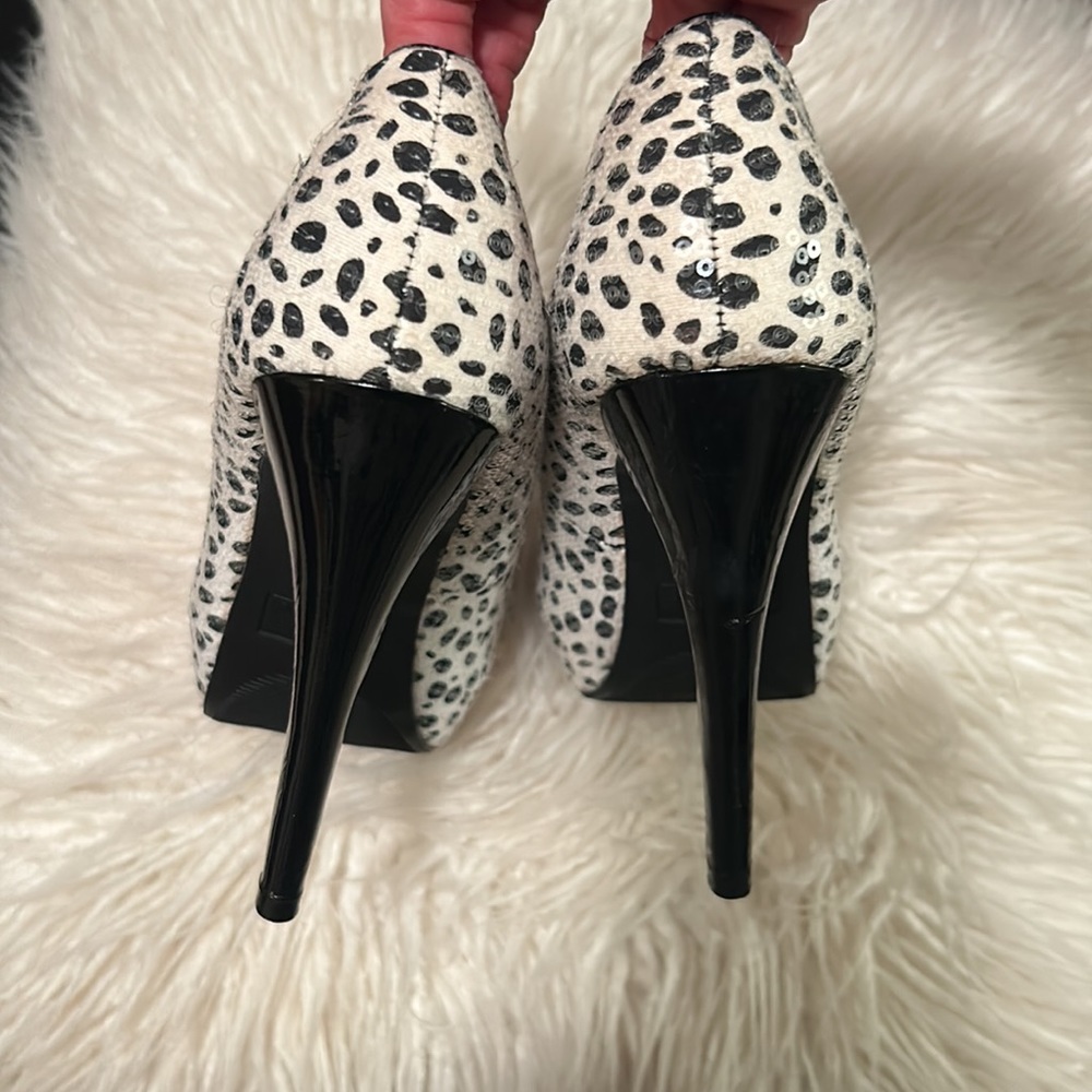 Mia brand sequins embellished black & white polka dot platform heels. Size 8 - Picture 6 of 7